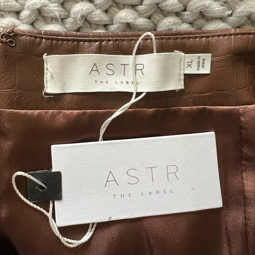 NWT ASTR Audrey Faux Leather Croc Skirt in Brown - Picture 11 of 12